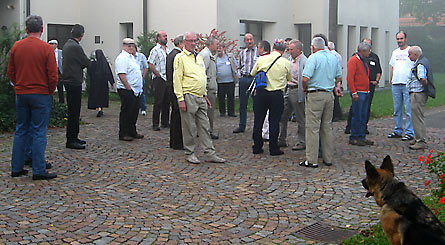 Mnnerseminar 2010 (Bild: Vor dem Kloster, Pause)